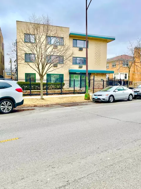 7240 N Ridge Blvd #101, Chicago, IL 60645