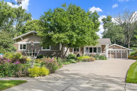 1777 Highland Blvd, Hoffman Estates, IL 60169
