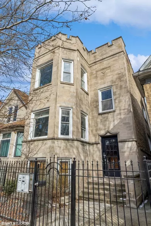 2913 N Sacramento Ave, Chicago, IL 60618