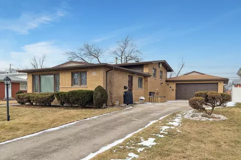 275 Tahoe Dr, Chicago Heights, IL 60411