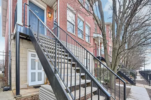 649 W Division St #C, Chicago, IL 60610