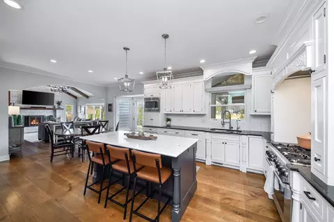 75 Hawkins Cir, Wheaton, IL 60189 photo 9