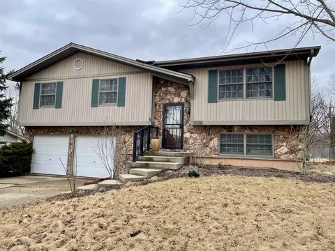 601 Park Dr, Marengo, IL 60152