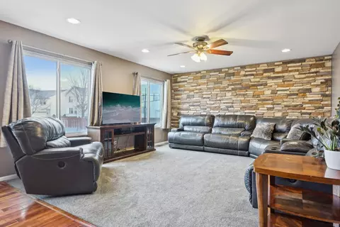 322 Westport Dr, Pingree Grove, IL 60140 photo 6