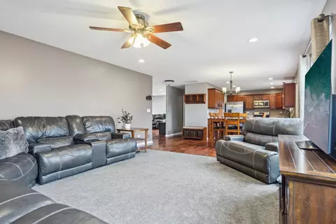 322 Westport Dr, Pingree Grove, IL 60140 photo 8