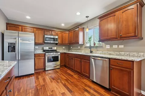 322 Westport Dr, Pingree Grove, IL 60140 photo 11