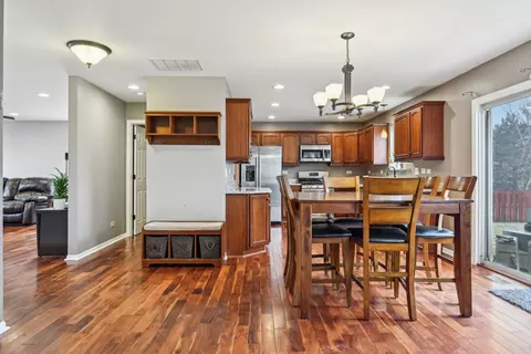 322 Westport Dr, Pingree Grove, IL 60140 photo 9