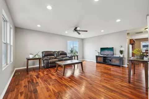 322 Westport Dr, Pingree Grove, IL 60140 photo 3