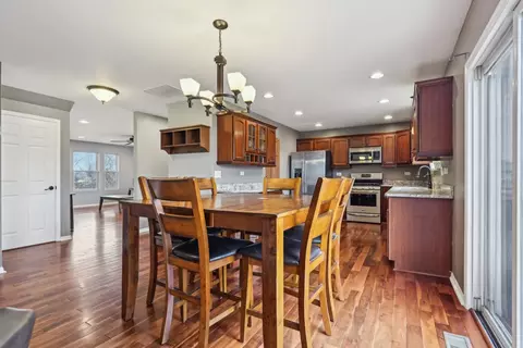 322 Westport Dr, Pingree Grove, IL 60140 photo 10