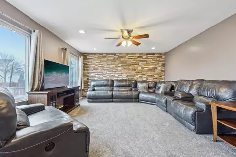 322 Westport Dr, Pingree Grove, IL 60140 photo 7
