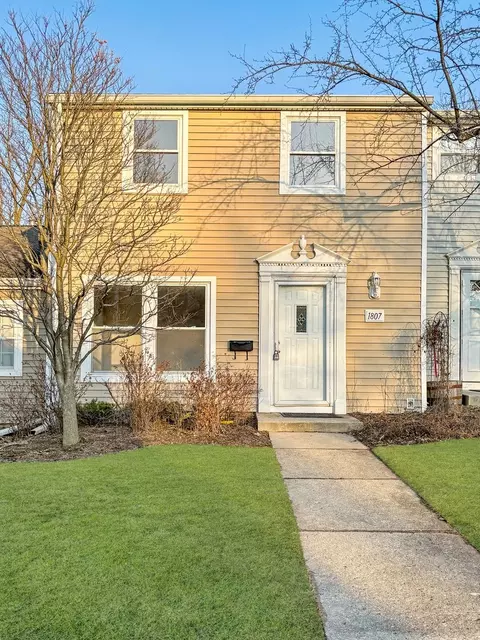 1807 Largo Ct, Schaumburg, IL 60194