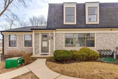 2089 N Ginger Cir #16B, Palatine, IL 60074