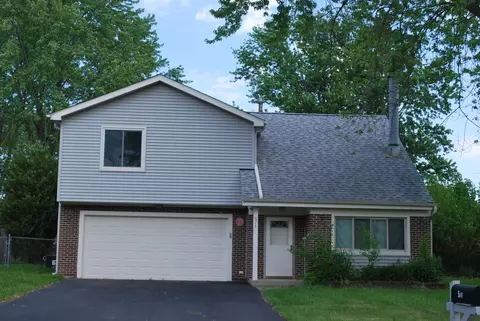 571 White Birch Rd, Lindenhurst, IL 60046