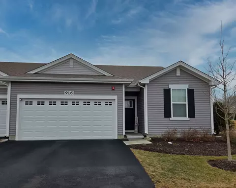 916 Darwin St, North Aurora, IL 60542
