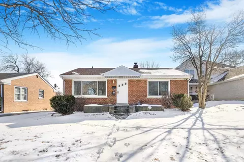 37 E Quincy St, Westmont, IL 60559