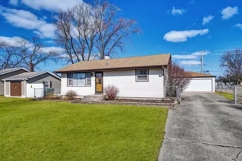 5710 W 82nd St, Burbank, IL 60459