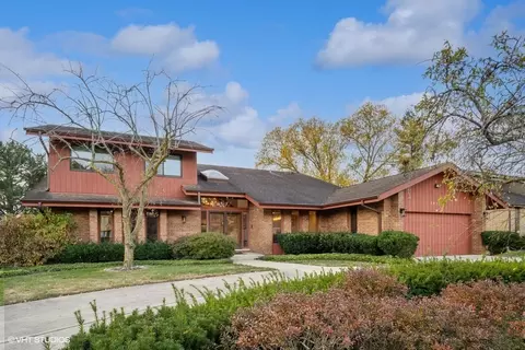 3933 Raintree Ln, Northbrook, IL 60062