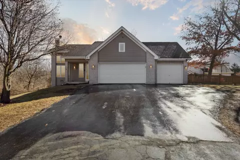 3476 Valley Woods Dr, Cherry Valley, IL 61016