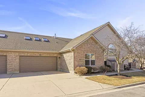 166 Canterbury Ct, Bloomingdale, IL 60108