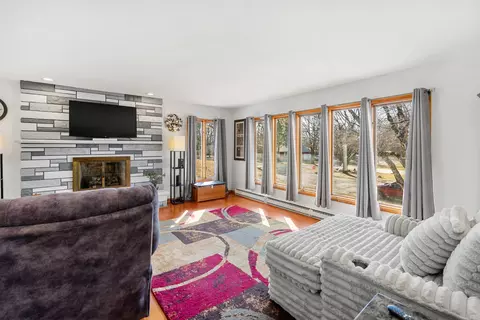 Living - 706 E Brown St, Harvard, IL 60033 photo 1 of 5