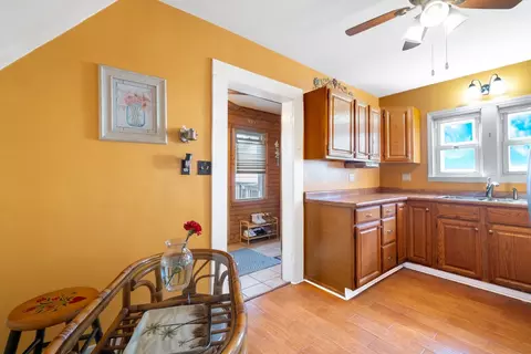 Entry Way - 309 Mallette Ave, Thornton, IL 60476 photo 2 of 3