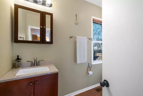 Bath - 309 Mallette Ave, Thornton, IL 60476 photo 1 of 2