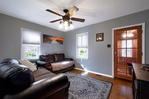 Entry Way - 309 Mallette Ave, Thornton, IL 60476 photo 1 of 3