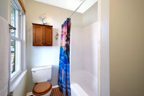 Bath - 309 Mallette Ave, Thornton, IL 60476 photo 2 of 2