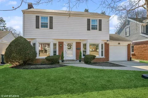 328 S Windsor Dr, Arlington Heights, IL 60004