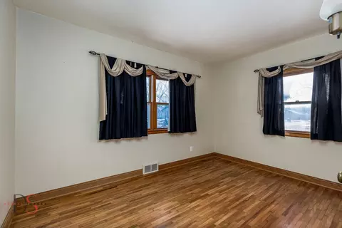 Bedroom - 205 Pleasant Ave, Ottawa, IL 61350 photo 2 of 3