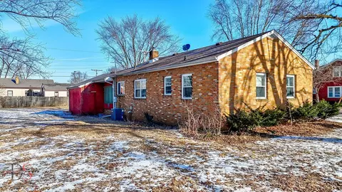 Exterior - 205 Pleasant Ave, Ottawa, IL 61350 photo 2 of 3