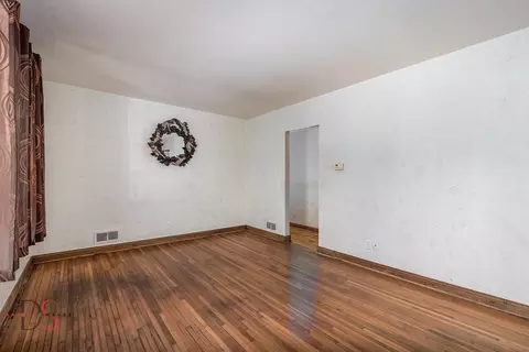 Living - 205 Pleasant Ave, Ottawa, IL 61350 photo 1 of 2