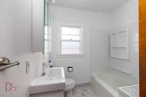 Bath - 205 Pleasant Ave, Ottawa, IL 61350 photo 1 of 1