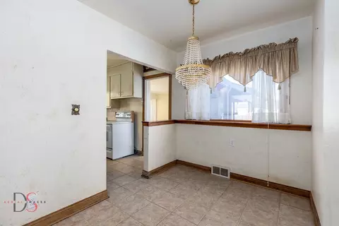 Dining - 205 Pleasant Ave, Ottawa, IL 61350 photo 1 of 1
