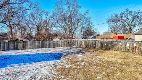 Exterior - 205 Pleasant Ave, Ottawa, IL 61350 photo 3 of 3