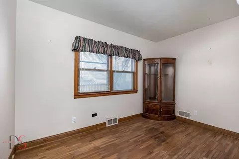 Bedroom - 205 Pleasant Ave, Ottawa, IL 61350 photo 3 of 3