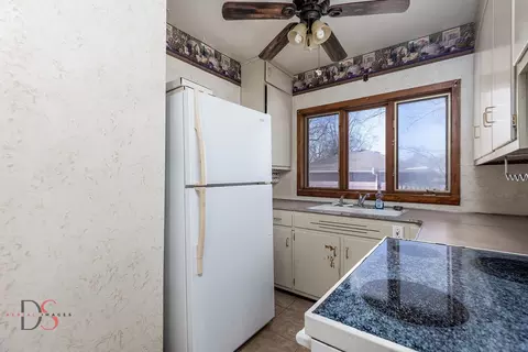 Kitchen - 205 Pleasant Ave, Ottawa, IL 61350 photo 2 of 2