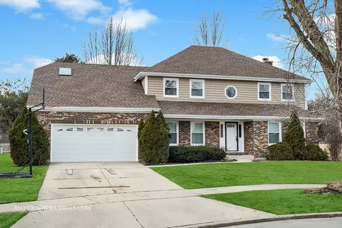 499 Quail Dr, Naperville, IL 60565