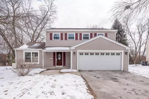 1116 Summit Hills Ln, Naperville, IL 60563