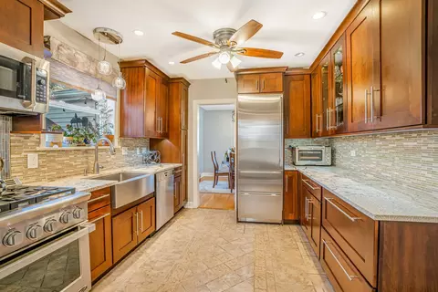 454 Longcommon Rd, Riverside, IL 60546 photo 9