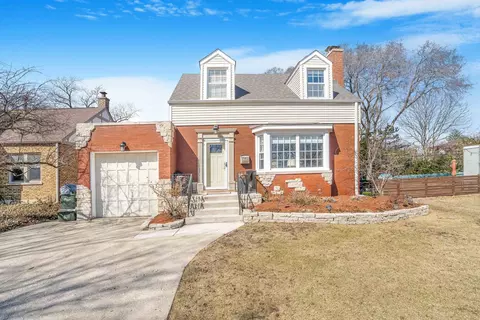 454 Longcommon Rd, Riverside, IL 60546 photo 2