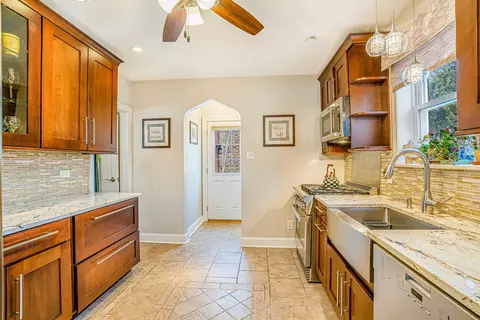 454 Longcommon Rd, Riverside, IL 60546 photo 8