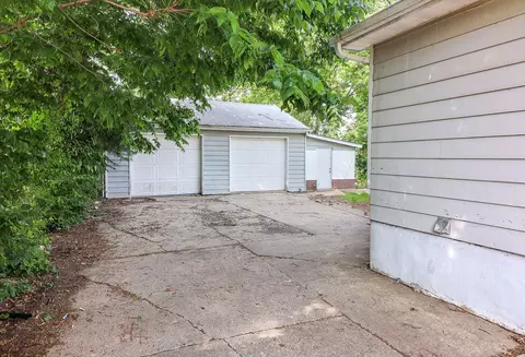 710 E Benton St, Aurora, IL 60505 photo 3