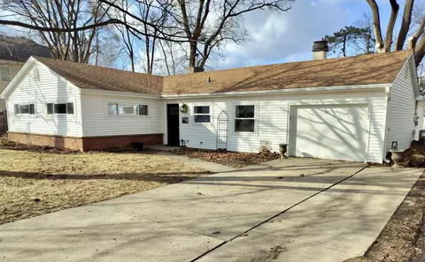 421 Countryside Dr, Wheaton, IL 60187