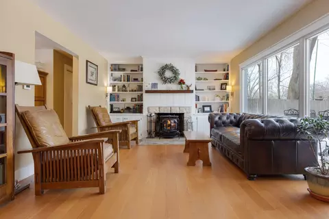 421 Countryside Dr, Wheaton, IL 60187 photo 4
