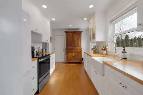 421 Countryside Dr, Wheaton, IL 60187 photo 5