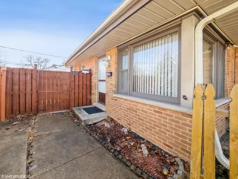 1627 Howard Ave, Des Plaines, IL 60018