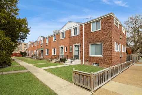 1762 W Thome Ave #C, Chicago, IL 60660
