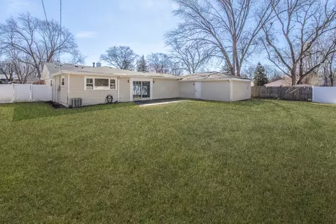 Exterior - 2803 Meadow Dr, Rolling Meadows, IL 60008 photo 7 of 7