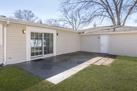 Exterior - 2803 Meadow Dr, Rolling Meadows, IL 60008 photo 5 of 7